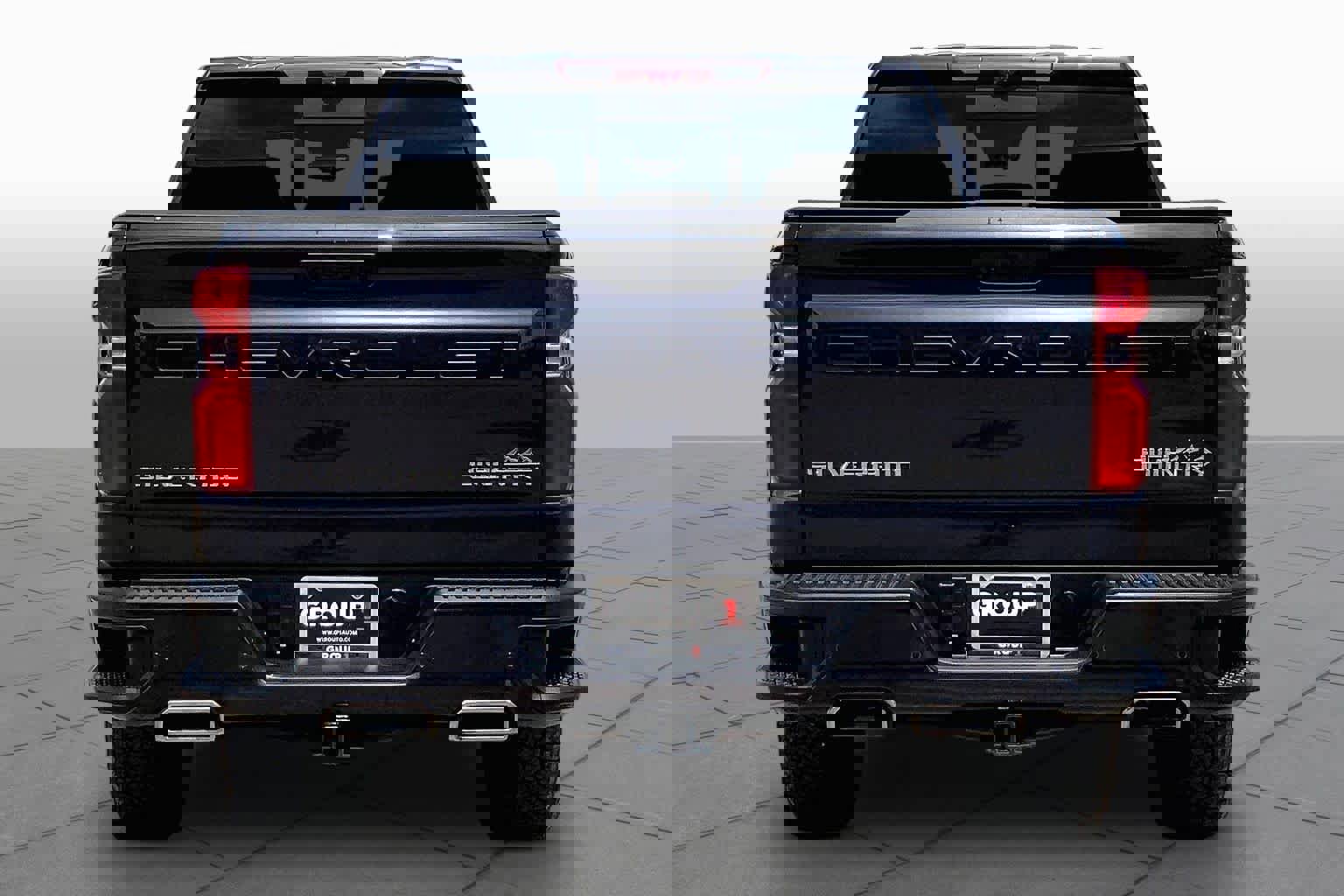 Used 2024 Chevrolet Silverado 1500 High Country w/ Technology Package AWD/4WD image 2