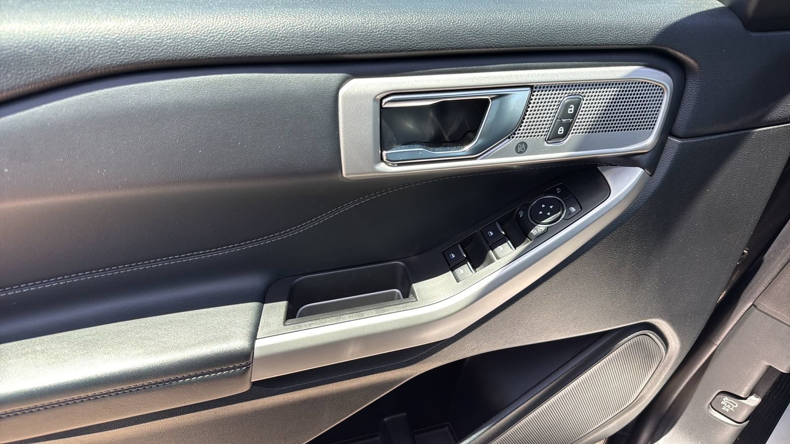 Certified 2024 Ford Explorer Limited RWD image 9