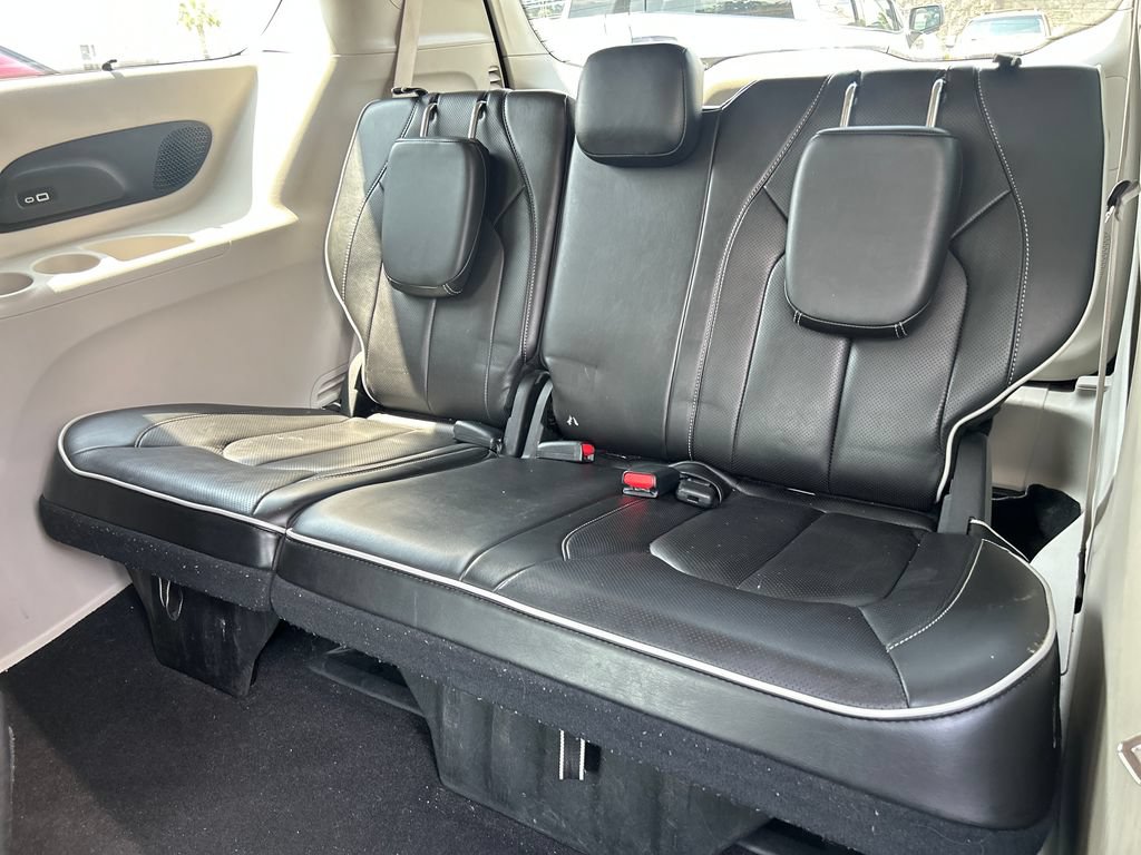 Used 2023 Chrysler Pacifica Limited FWD image 15