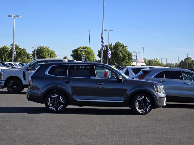 Used 2024 Kia Telluride EX AWD/4WD image 3