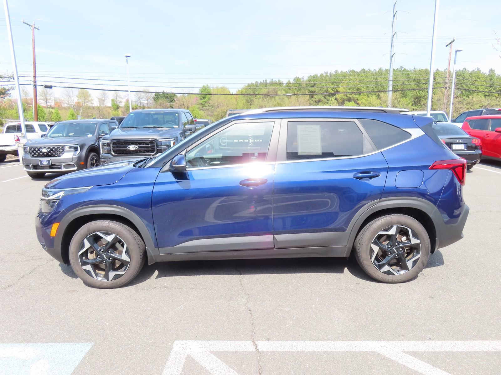 Used 2024 Kia Seltos EX image 3