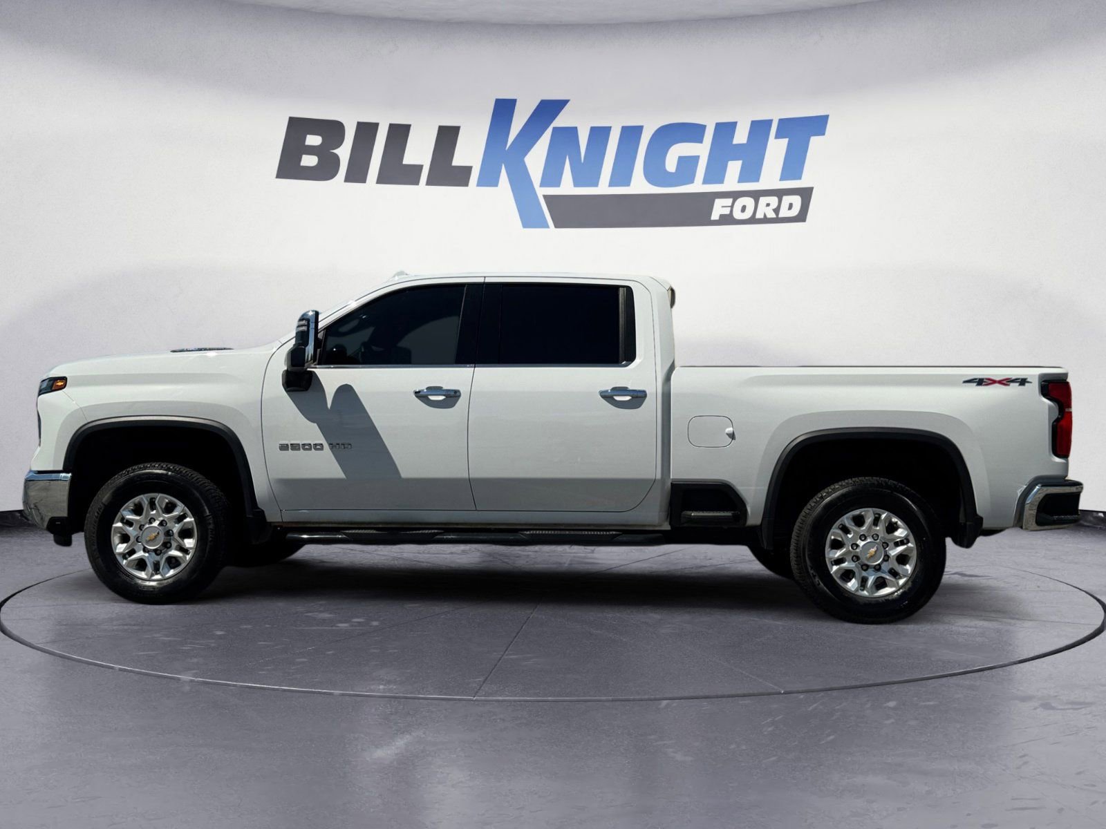 Used 2024 Chevrolet Silverado 2500 LTZ w/ LTZ Convenience Package image 2