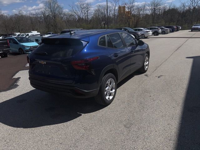 Used 2024 Chevrolet Trax LS w/ LS Convenience Package image 14