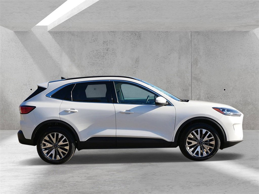 Certified 2022 Ford Escape Titanium image 2
