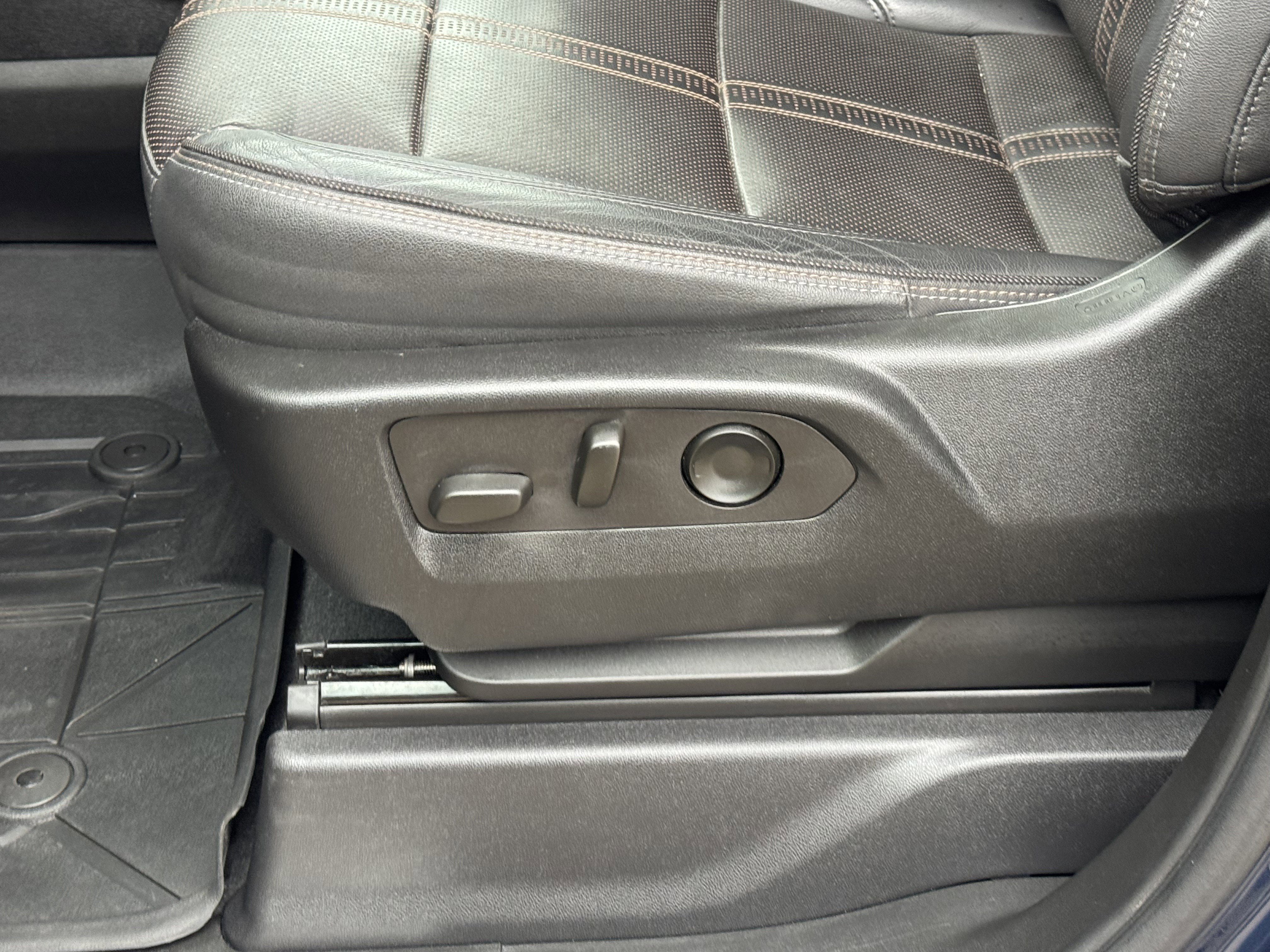 Used 2023 Chevrolet Silverado 1500 High Country w/ High Country Premium Package image 18