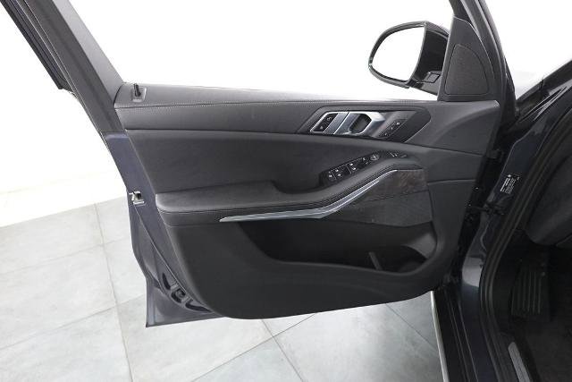 Used 2022 BMW X5 xDrive40i w/ Parking Assistance Package image 8