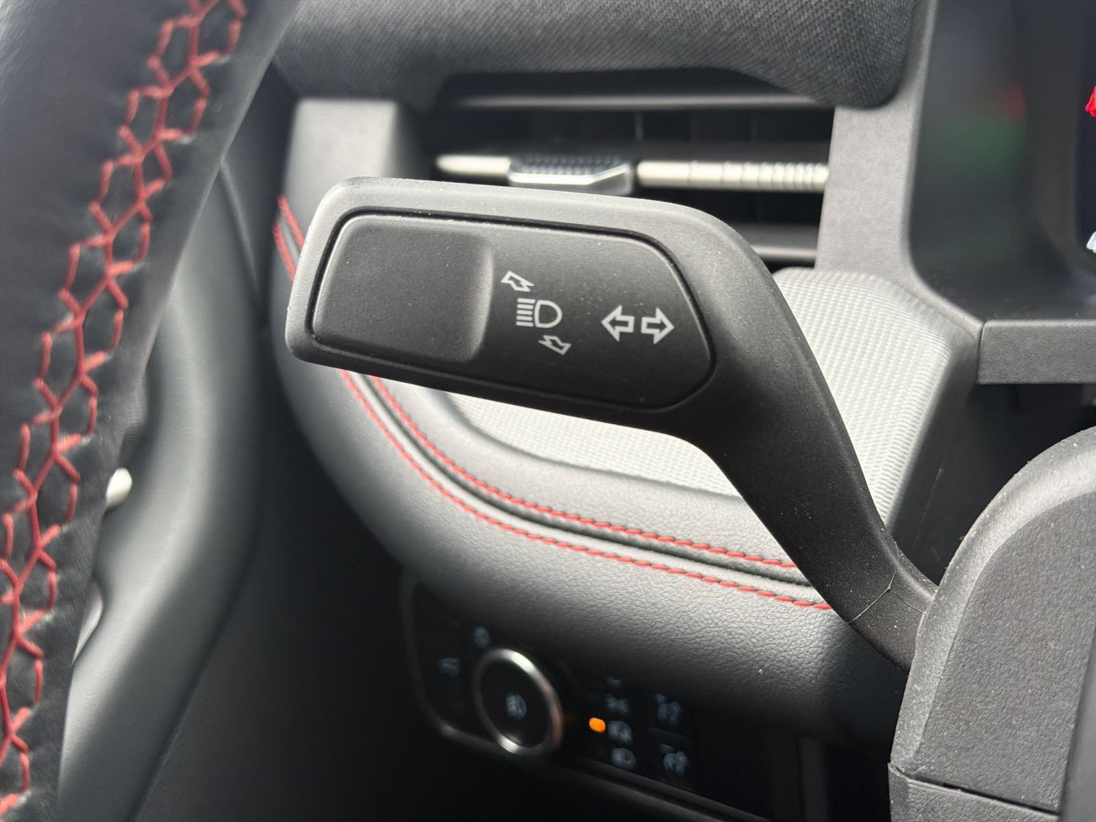 Certified 2025 Ford Explorer ST-Line AWD/4WD image 31