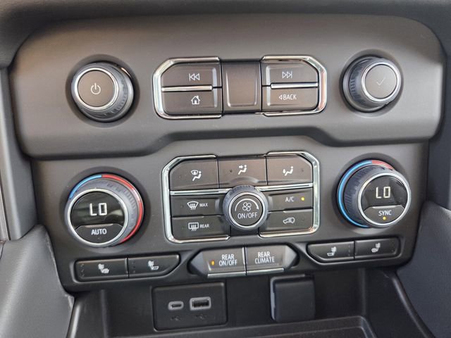 Used 2023 Chevrolet Suburban RST w/ Sport Performance Package AWD/4WD image 27