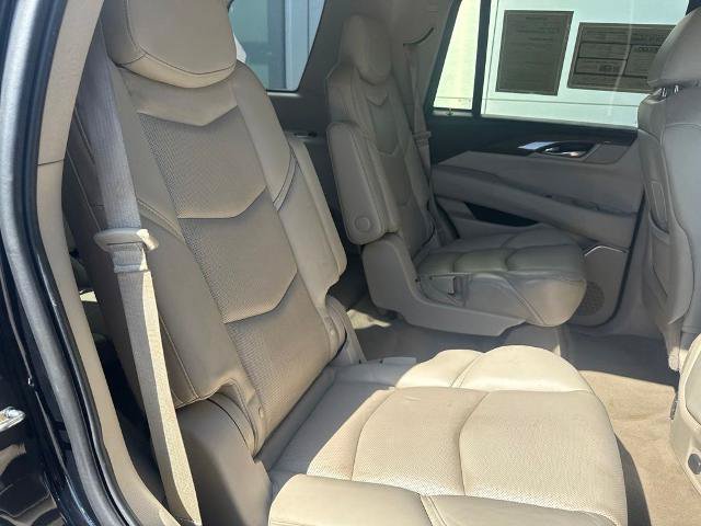 Used 2020 Cadillac Escalade Luxury AWD/4WD image 35