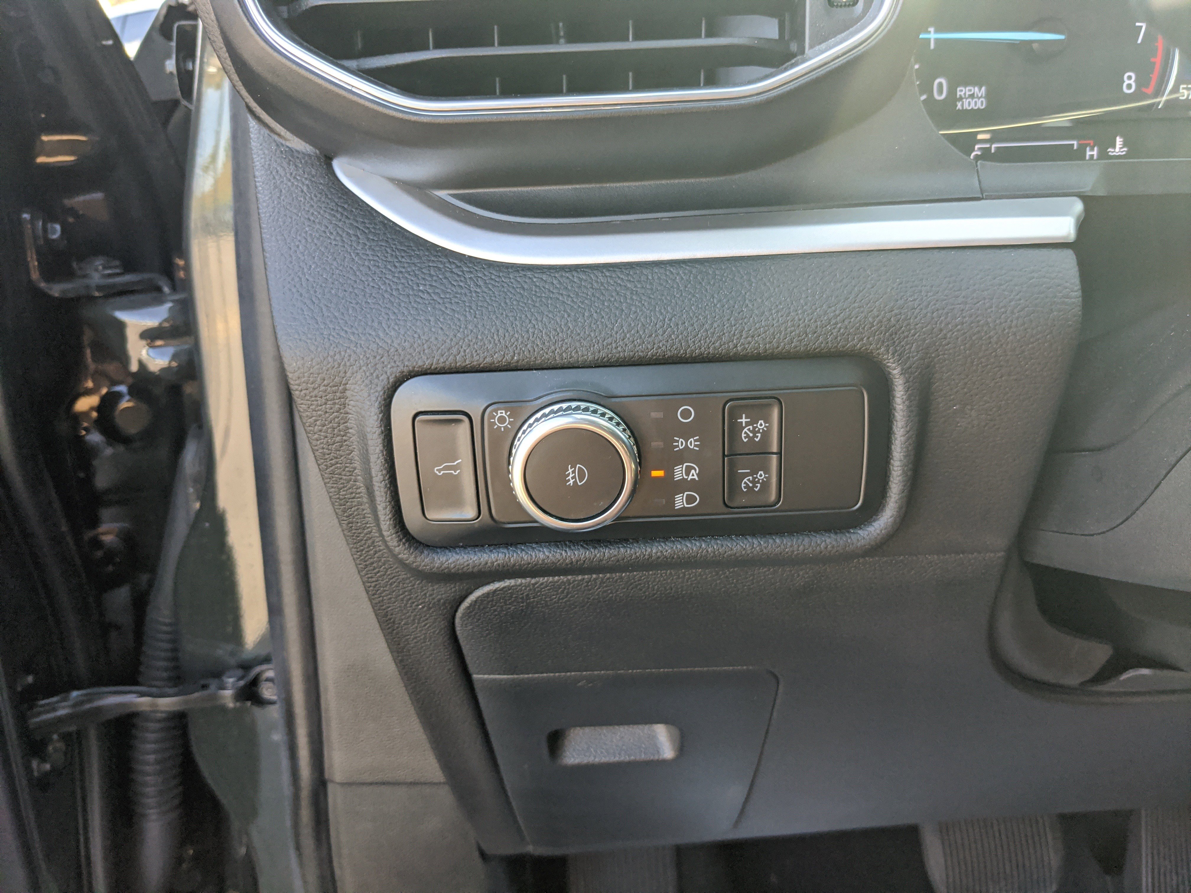 Certified 2022 Ford Explorer XLT w/ Equipment Group 202A image 29