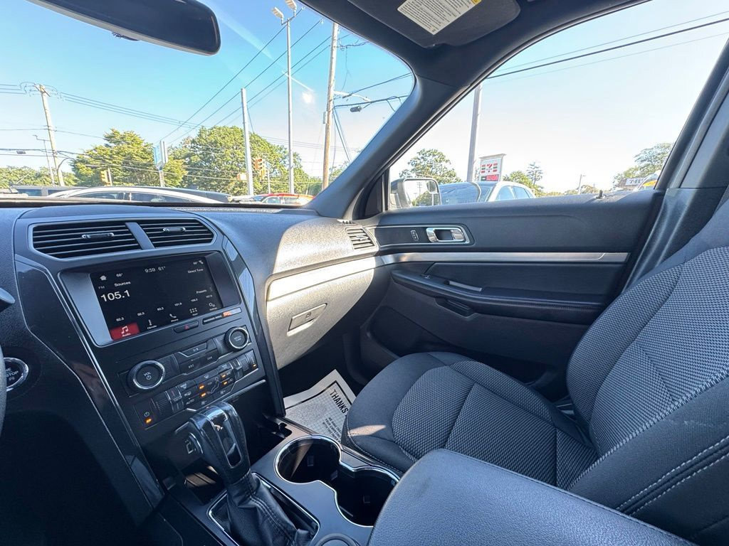 Certified 2018 Ford Explorer XLT w/ Equipment Group 201A AWD/4WD image 22