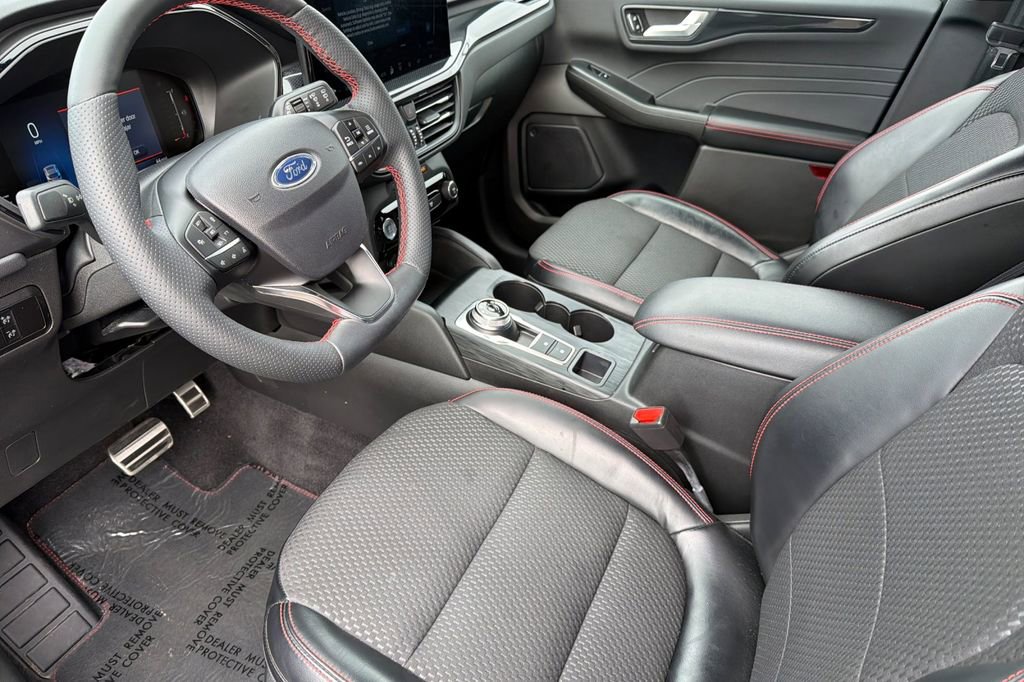 Certified 2023 Ford Escape ST-Line w/ Tech Pack #1 AWD/4WD image 9