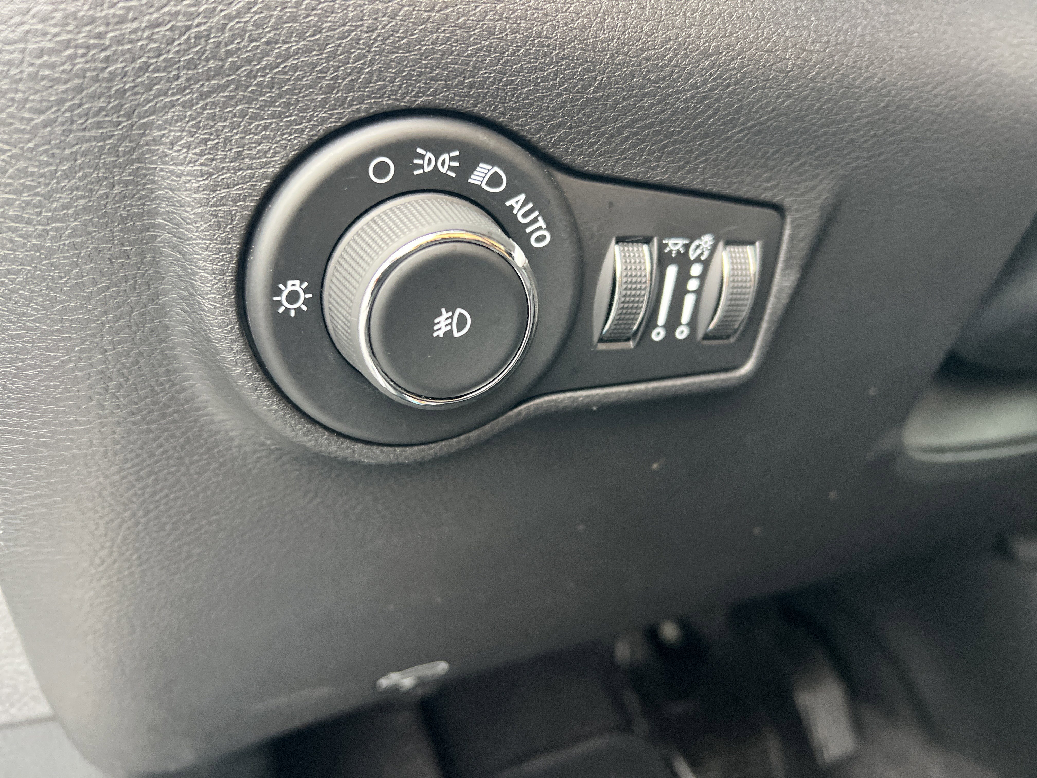 Used 2024 Jeep Compass Latitude image 31