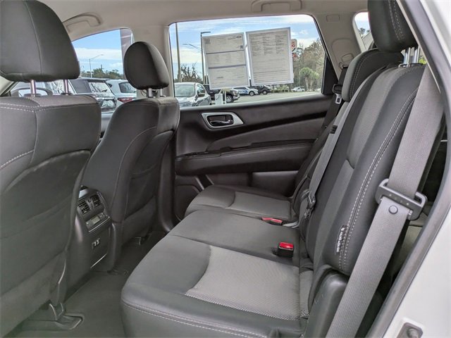 Used 2019 Nissan Pathfinder SV image 14
