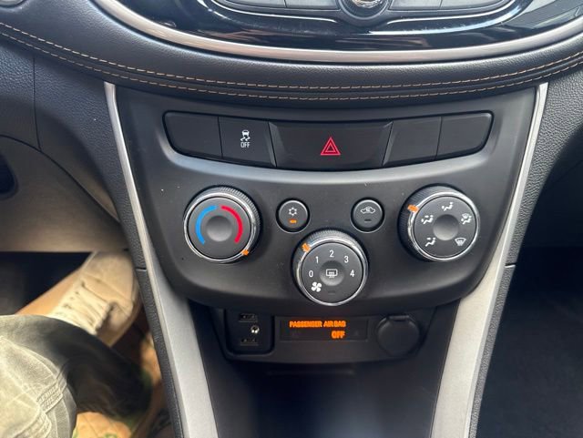 Used 2022 Chevrolet Trax LT w/ Midnight Edition AWD/4WD image 22