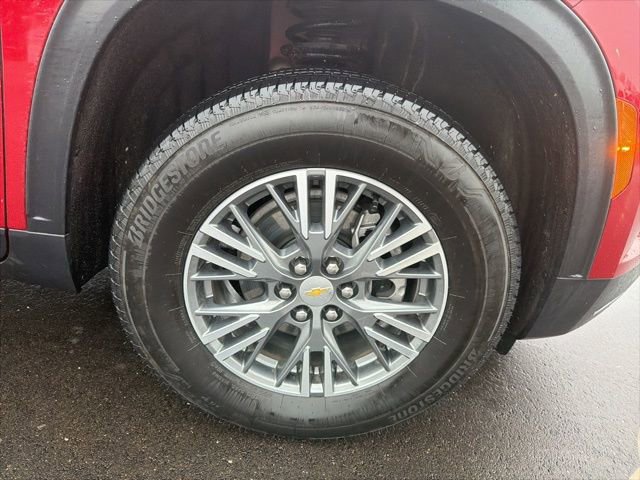 Used 2025 Chevrolet Traverse LT w/ Driver Confidence Package image 3