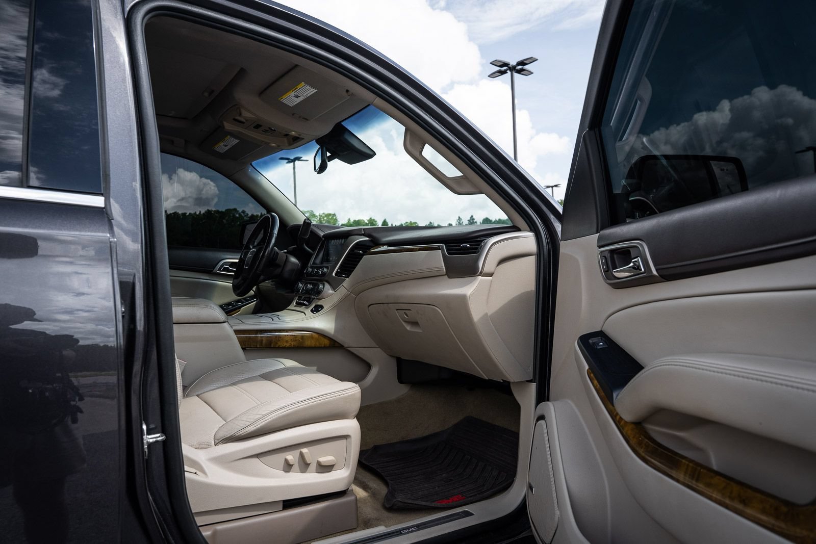 Used 2017 GMC Yukon Denali w/ Open Road Package RWD image 11