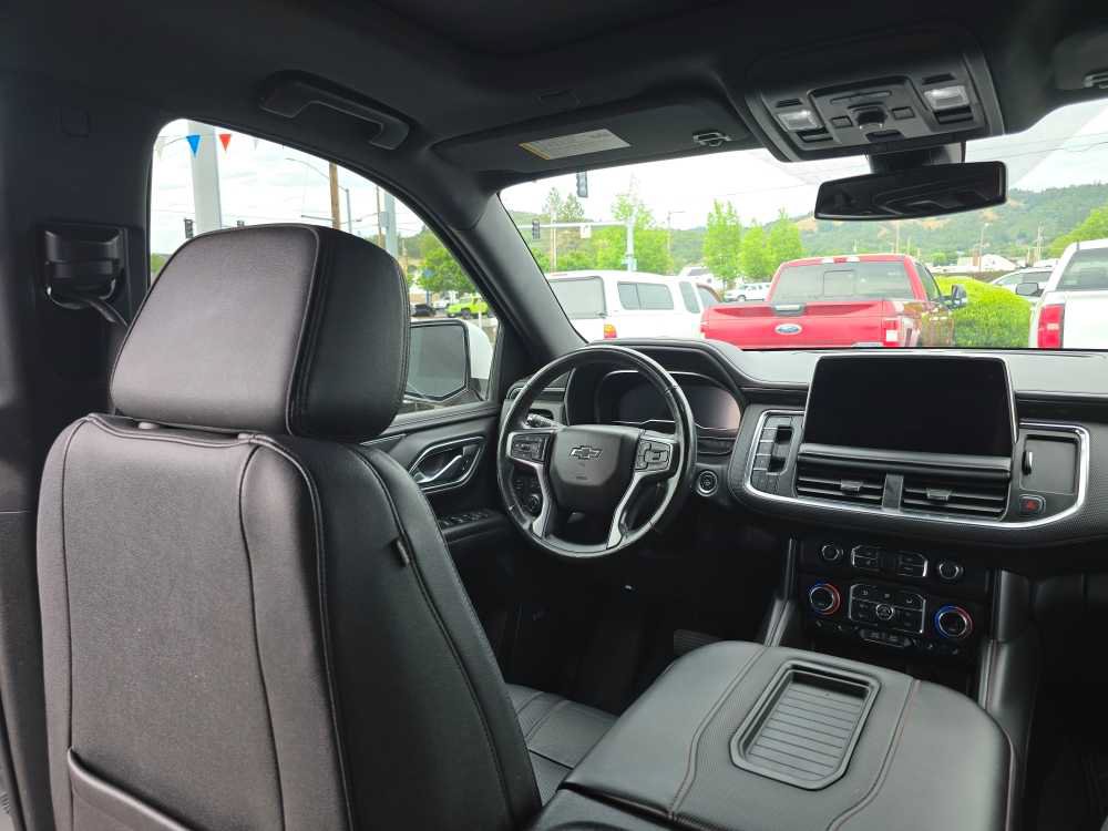 Used 2022 Chevrolet Suburban RST w/ Luxury Package AWD/4WD image 10