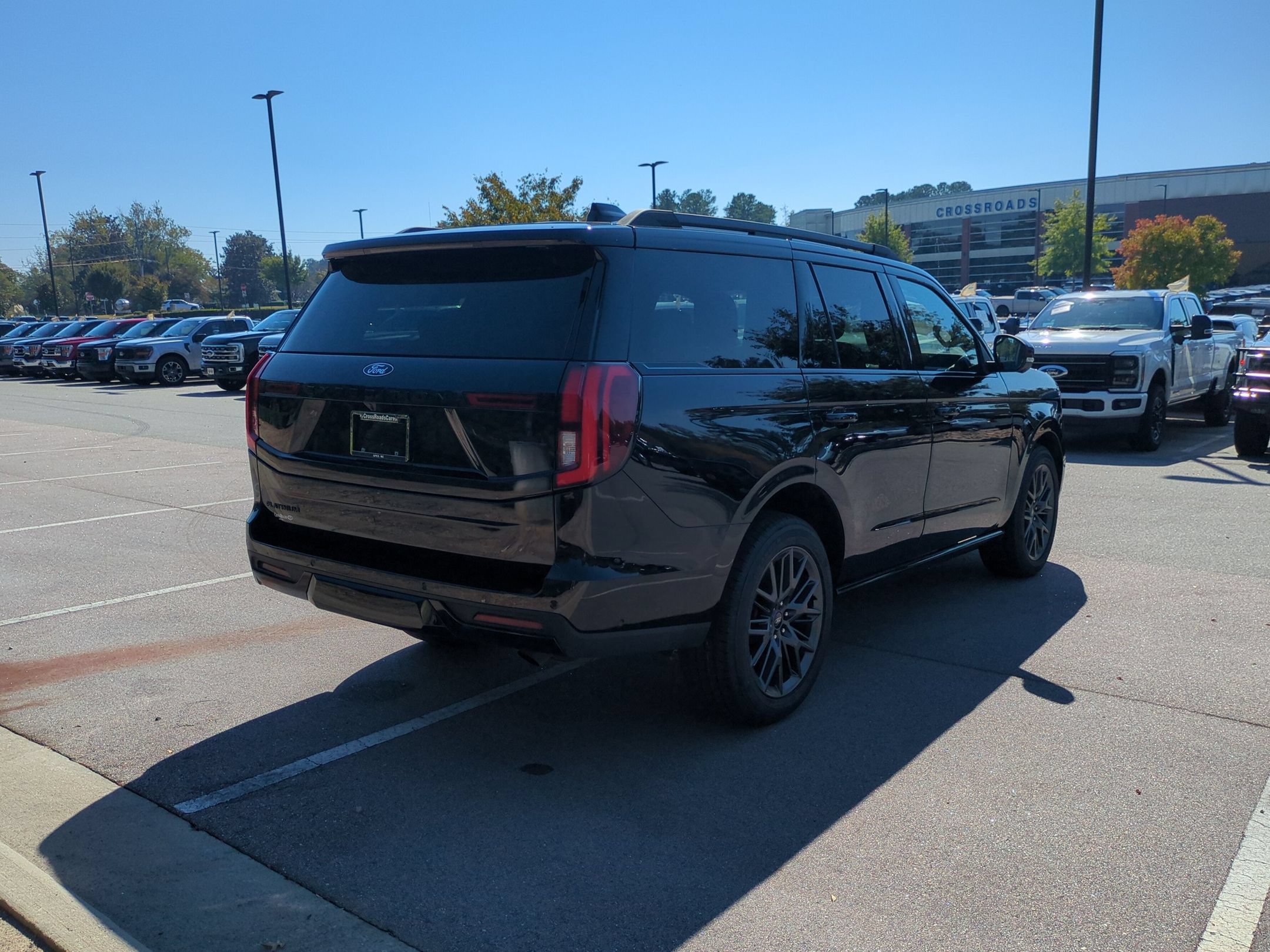 Certified 2025 Ford Expedition Platinum w/ Stealth Performance Package AWD/4WD image 4