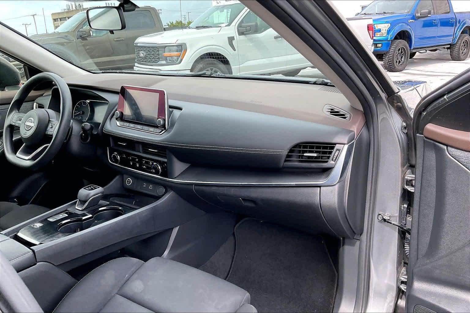 Used 2023 Nissan Rogue S FWD image 23