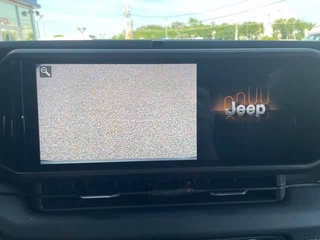 Used 2025 Jeep Gladiator Mojave w/ Convenience Group AWD/4WD image 26