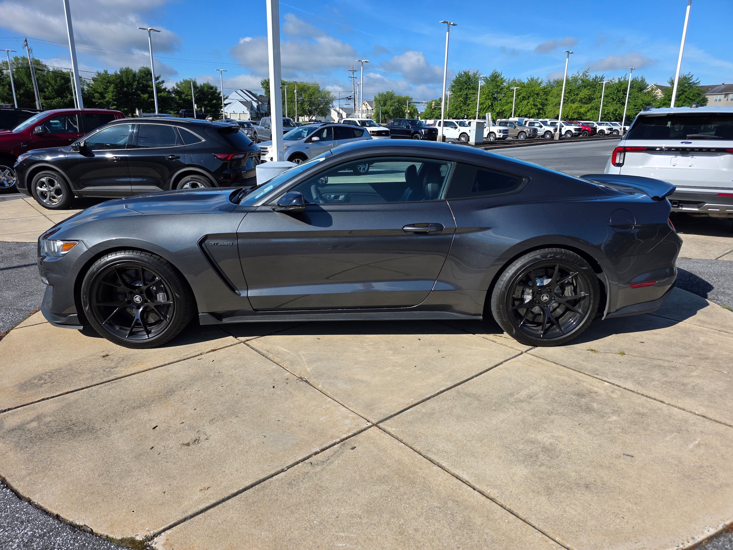 Certified 2018 Ford Mustang Shelby GT350 w/ Convenience Package RWD image 2