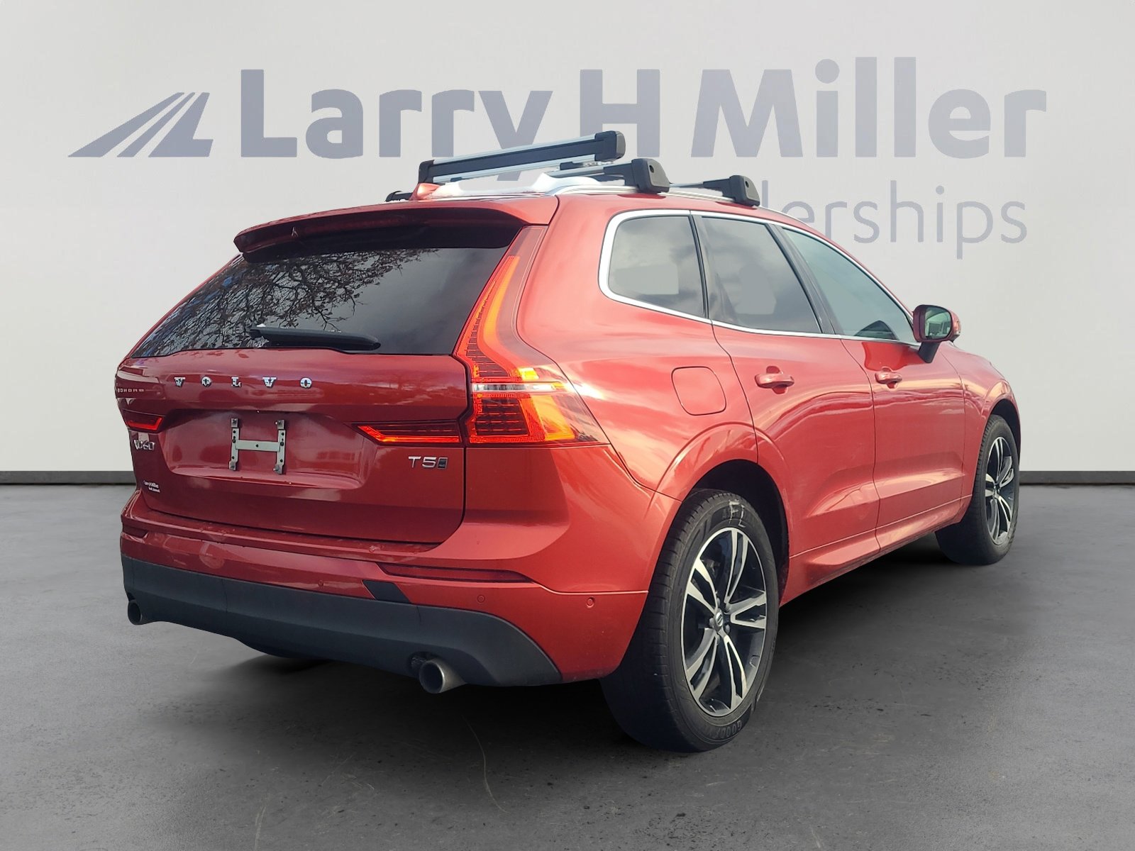 Used 2019 Volvo XC60 T5 Momentum w/ Premium Package image 5
