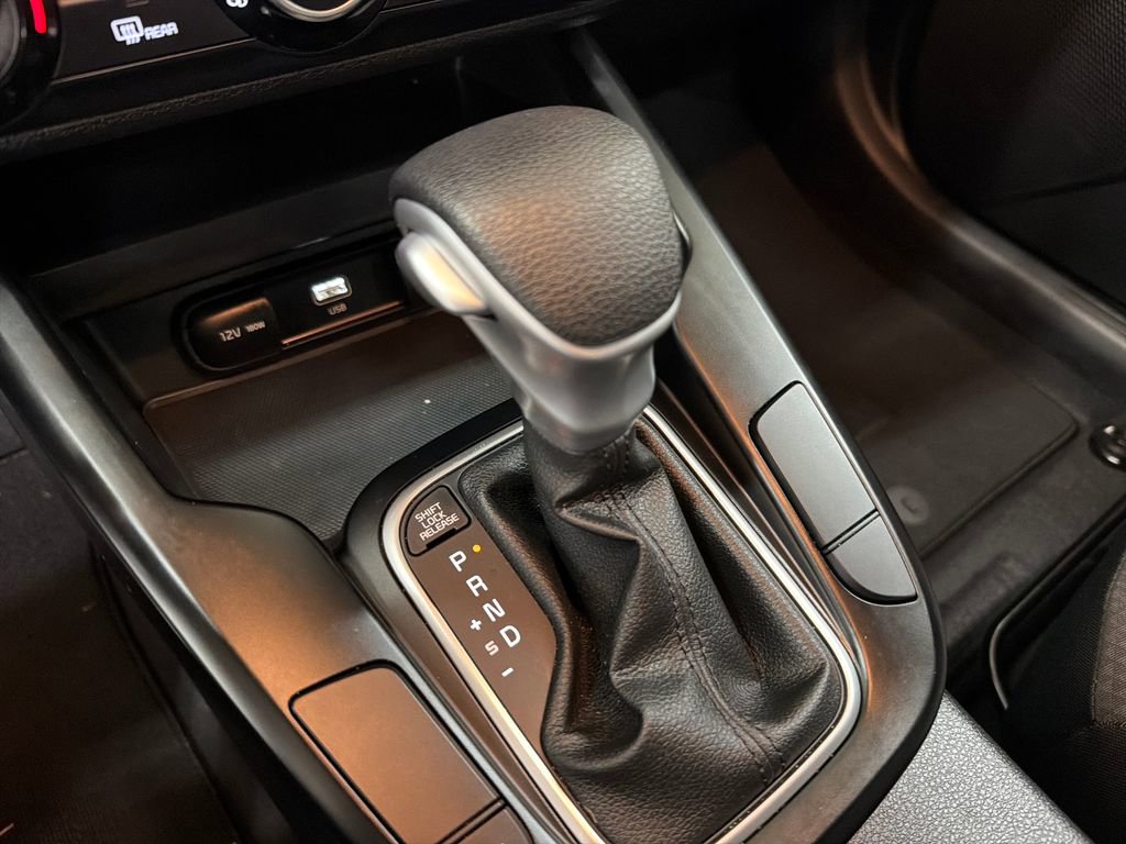 Used 2025 Kia Soul LX w/ LX Technology Package FWD image 26