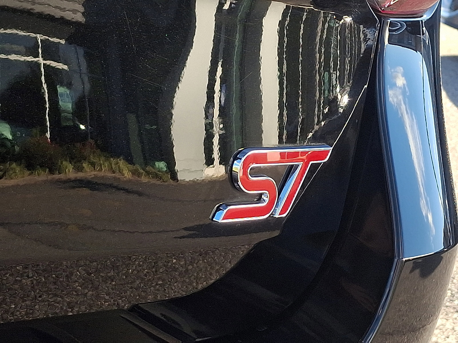 Certified 2024 Ford Explorer ST w/ Equipment Group 401A image 31