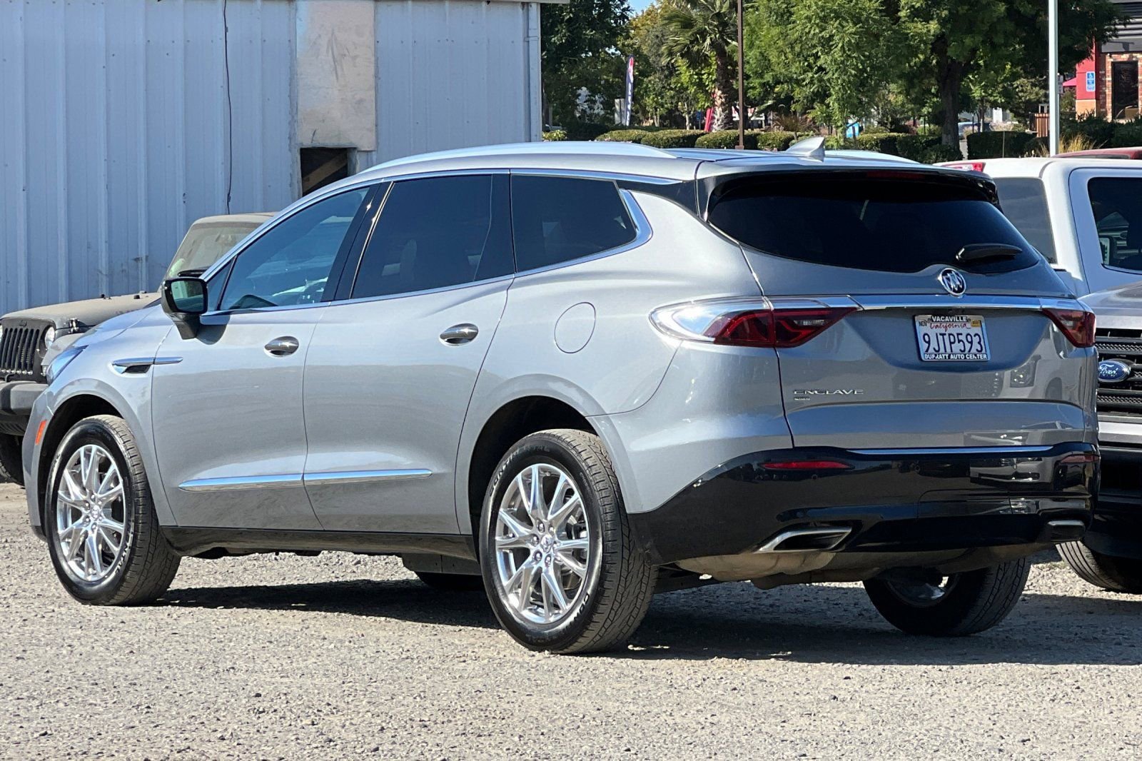 Used 2023 Buick Enclave Premium image 3