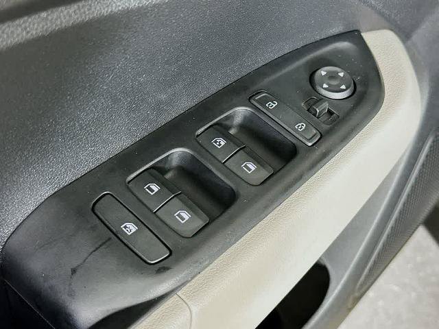 Used 2025 Hyundai Venue SEL FWD image 28