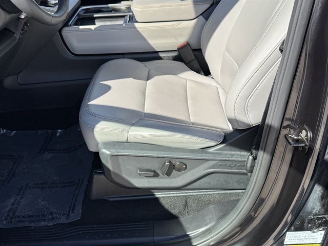 Certified 2025 Ford Expedition Active AWD/4WD image 18