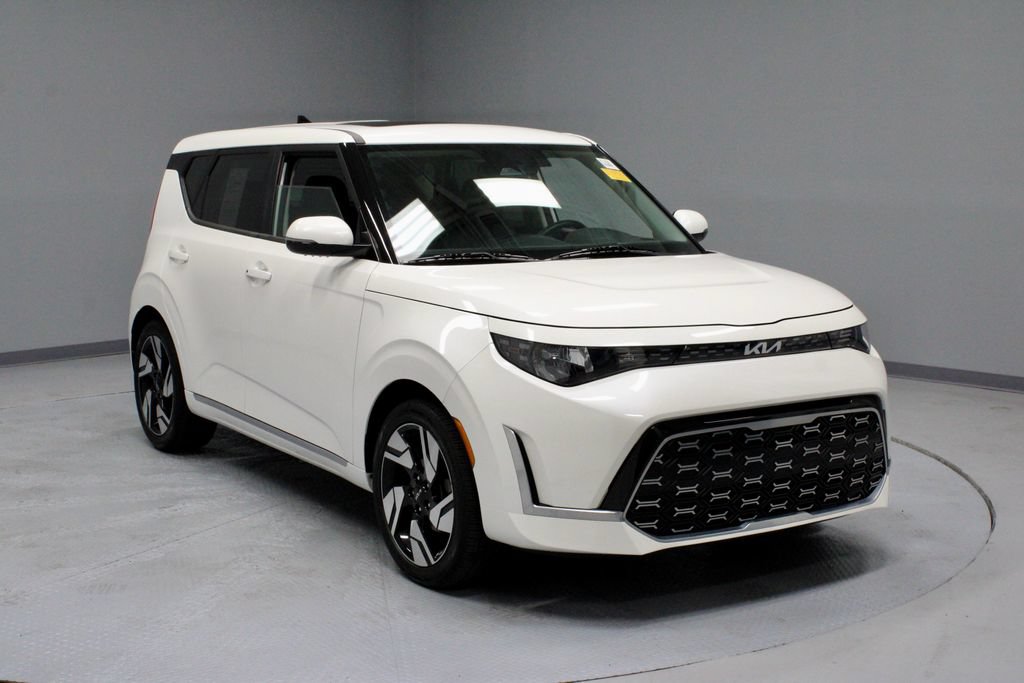Used 2023 Kia Soul GT-Line FWD image 1