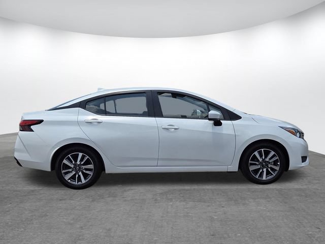 Used 2023 Nissan Versa SV FWD image 3