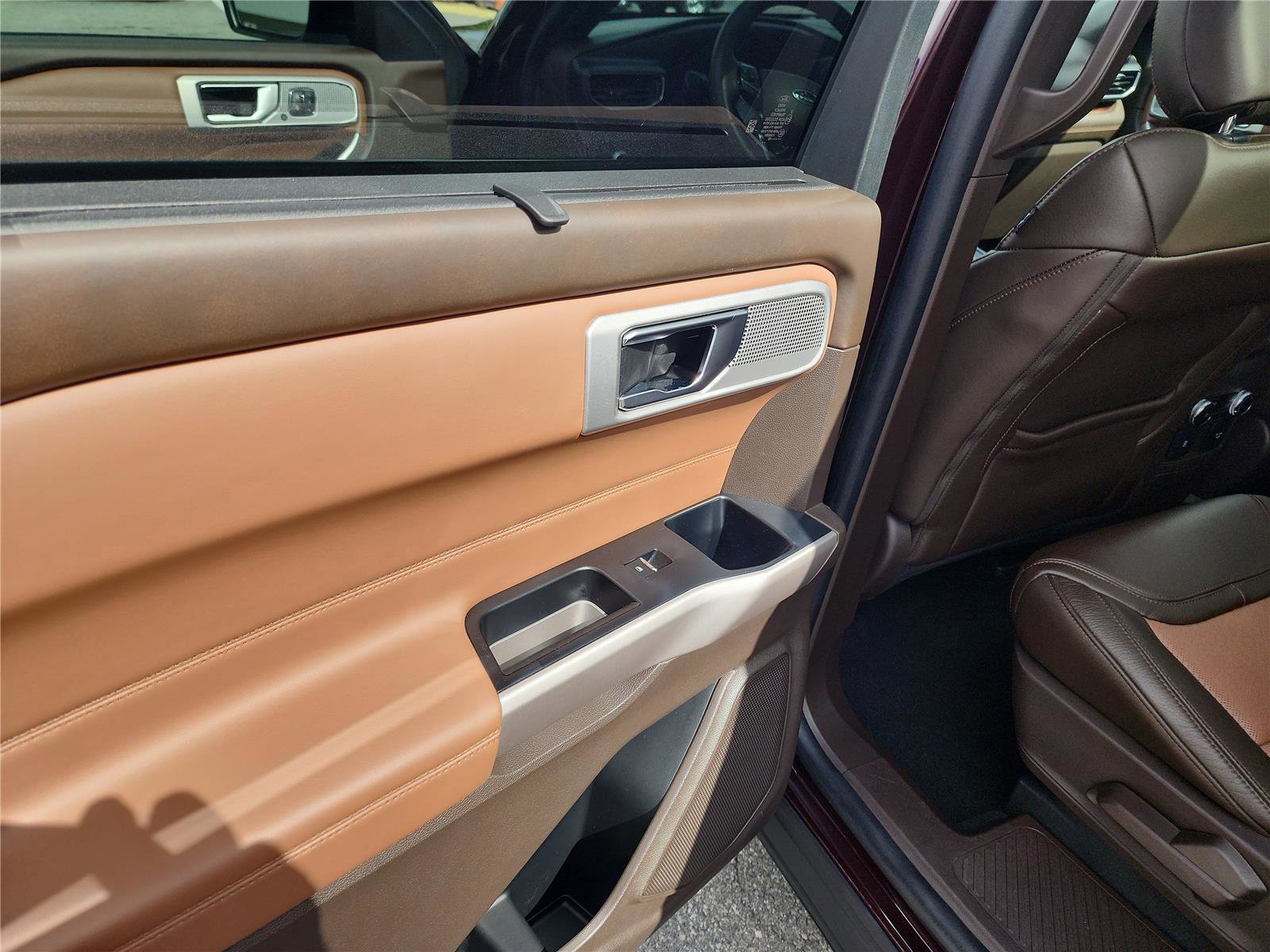 Certified 2023 Ford Explorer King Ranch w/ Class IV Trailer Tow Package AWD/4WD image 18