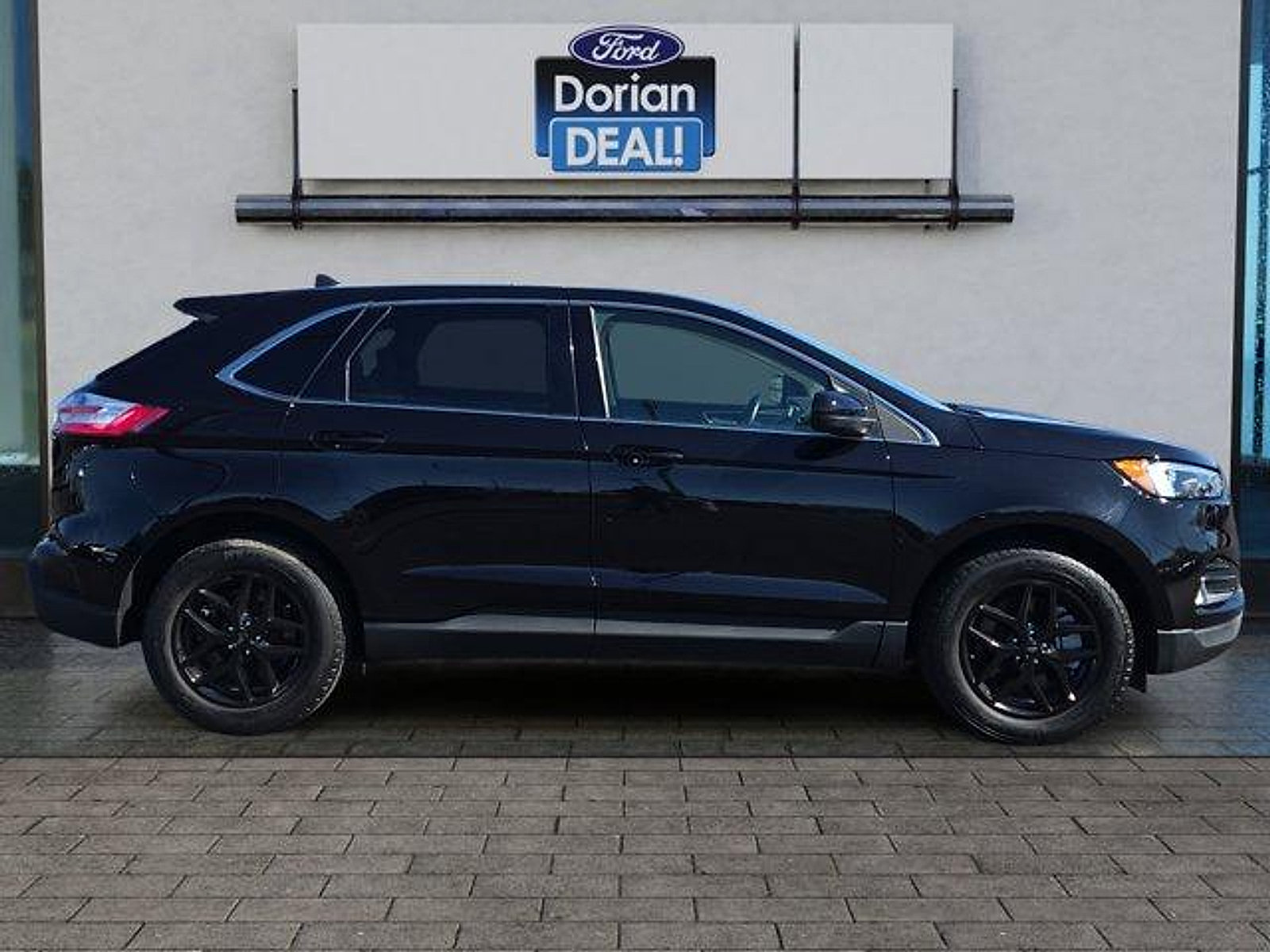 Certified 2023 Ford Edge SEL w/ Convenience Package AWD/4WD image 2