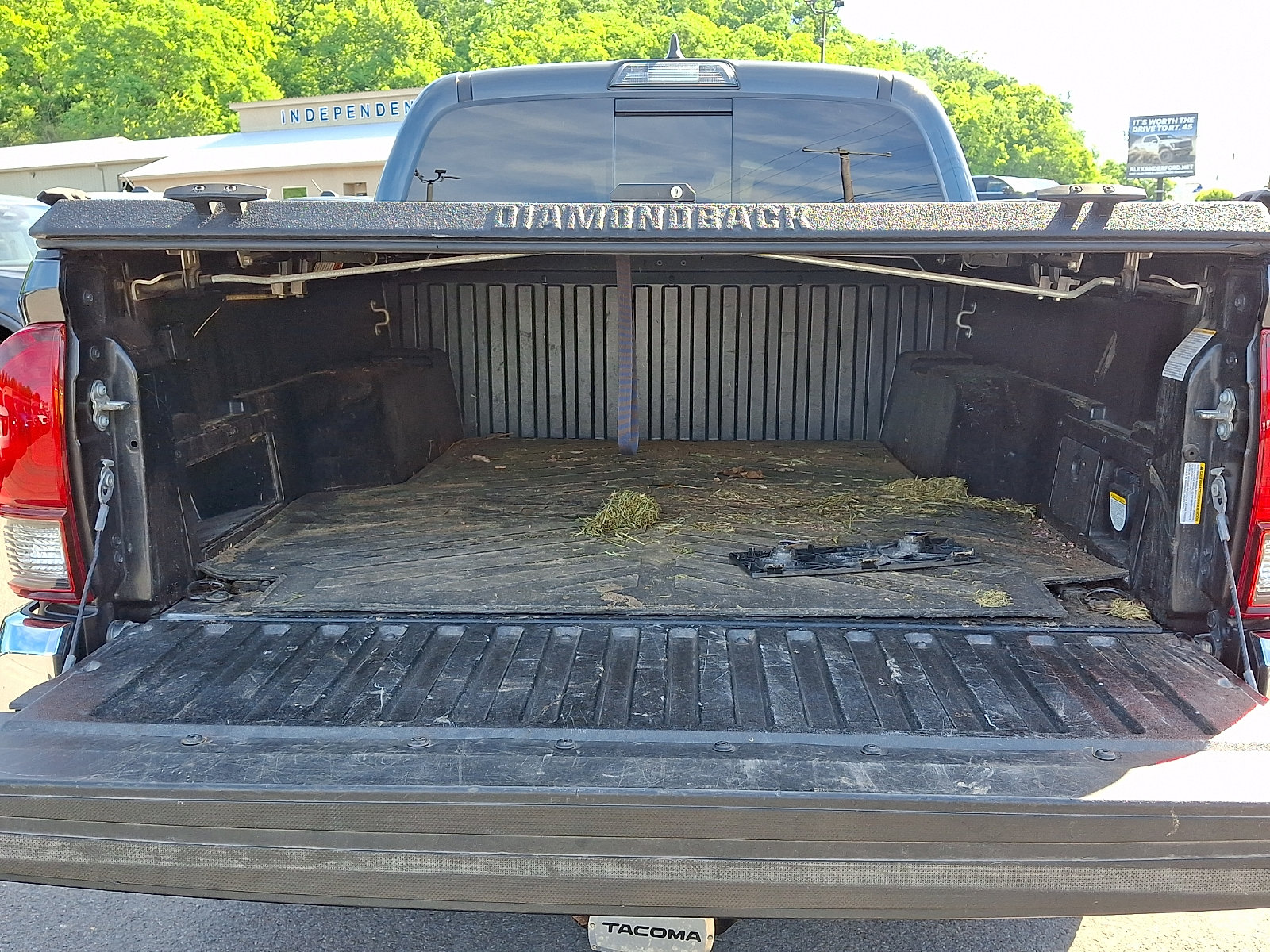 Used 2018 Toyota Tacoma TRD Off-Road AWD/4WD image 30