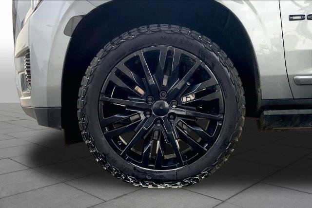 Used 2024 GMC Yukon XL Denali AWD/4WD image 11