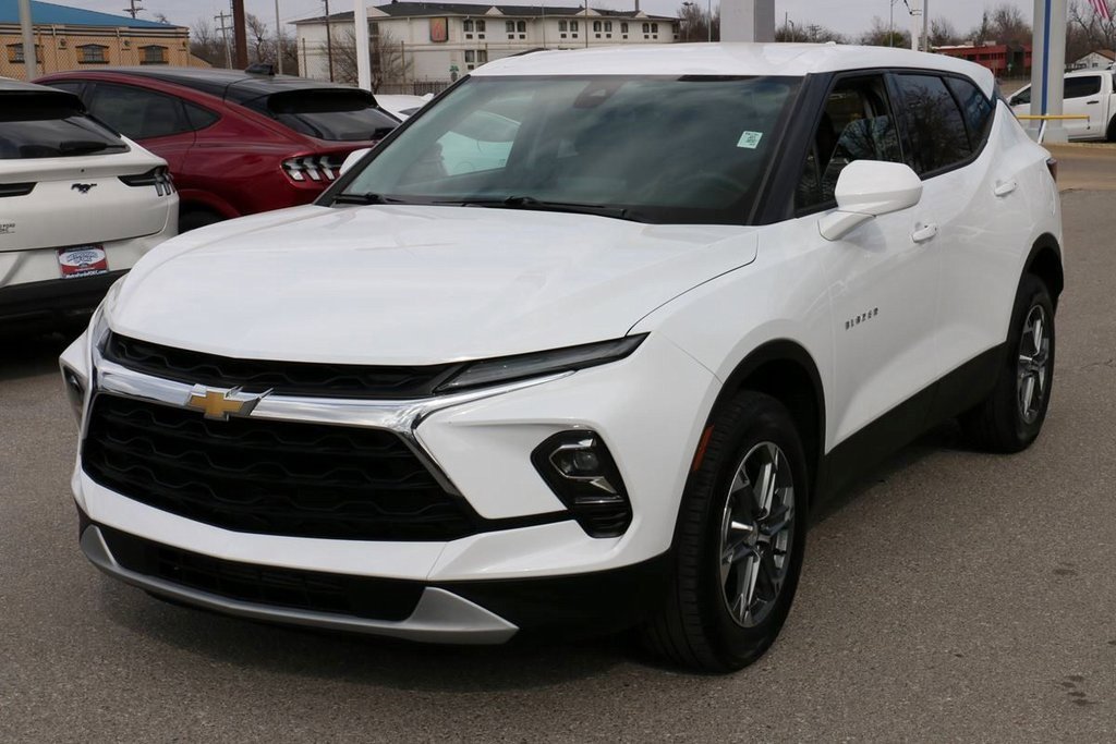 Used 2025 Chevrolet Blazer LT image 2
