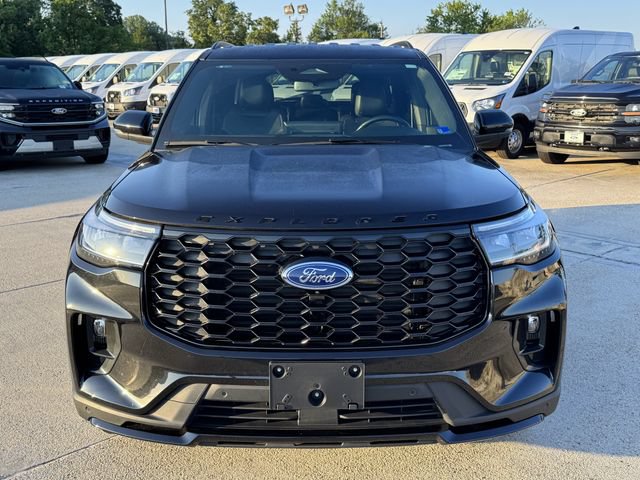 Certified 2025 Ford Explorer ST-Line w/ Premium Package RWD image 2