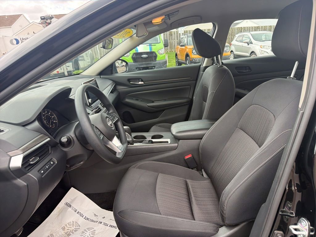 Used 2025 Nissan Altima 2.5 SV FWD image 23