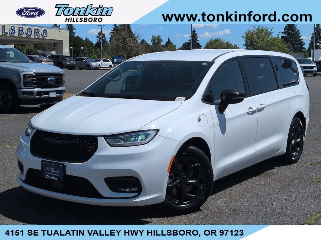 Used 2024 Chrysler Pacifica Limited FWD image 1