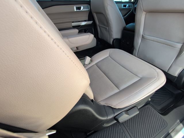 Certified 2022 Ford Explorer Limited w/ Equipment Group 301A image 17