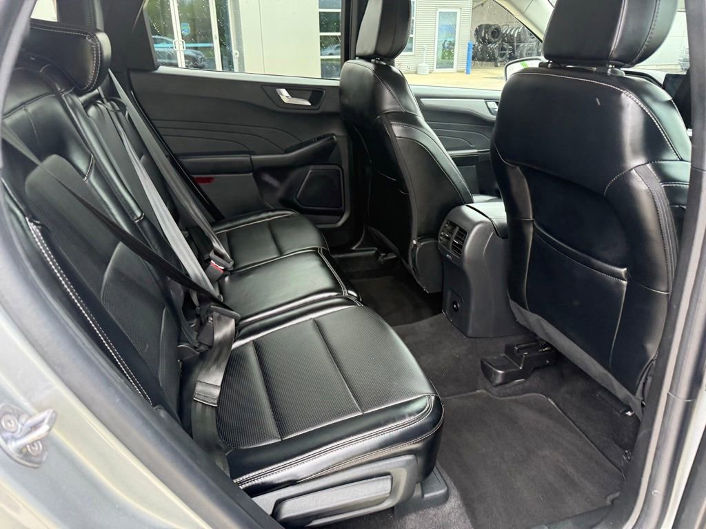 Certified 2024 Ford Escape Platinum AWD/4WD image 18