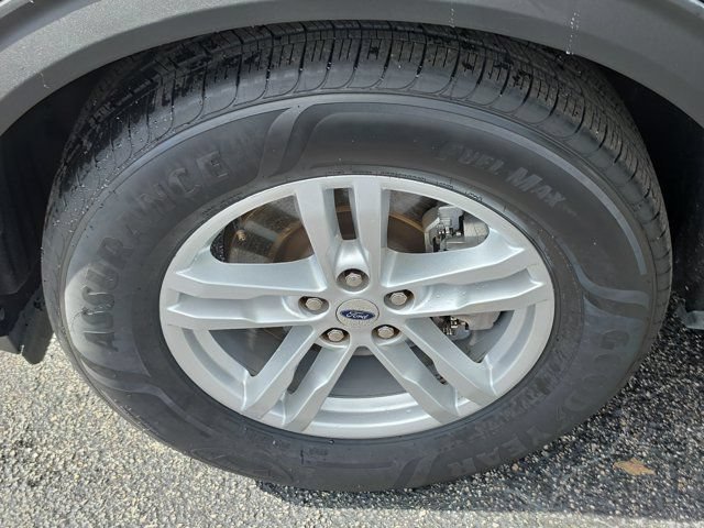 Certified 2023 Ford Explorer XLT RWD image 9