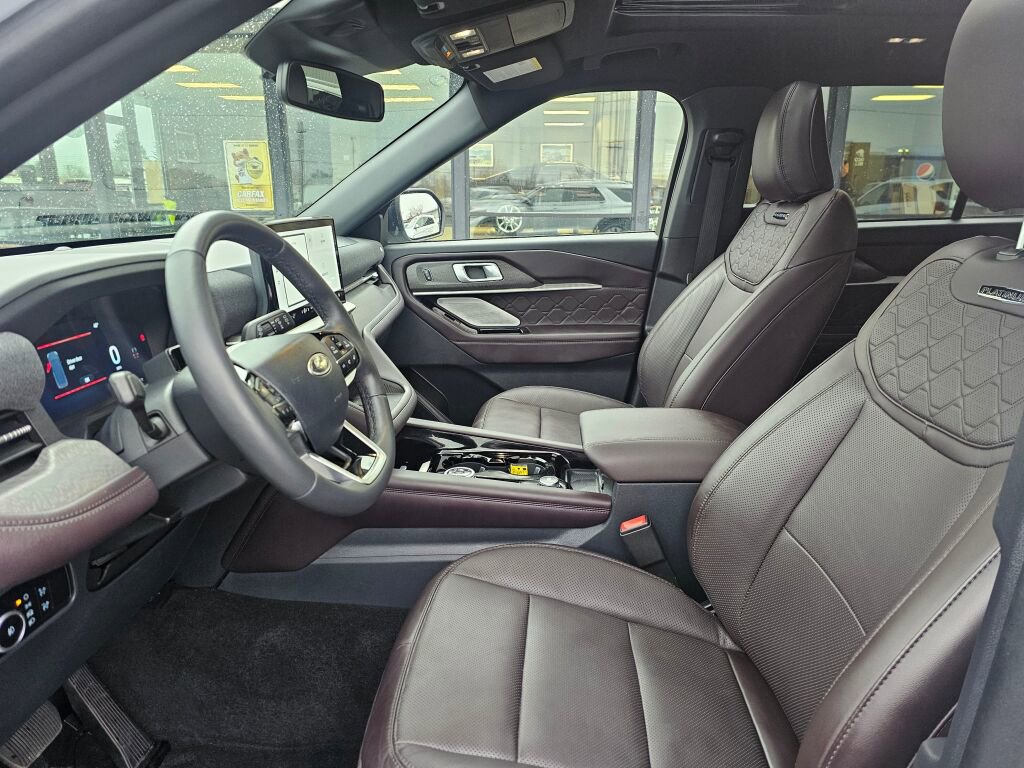 Certified 2025 Ford Explorer Platinum w/ LUX Leather Package image 18