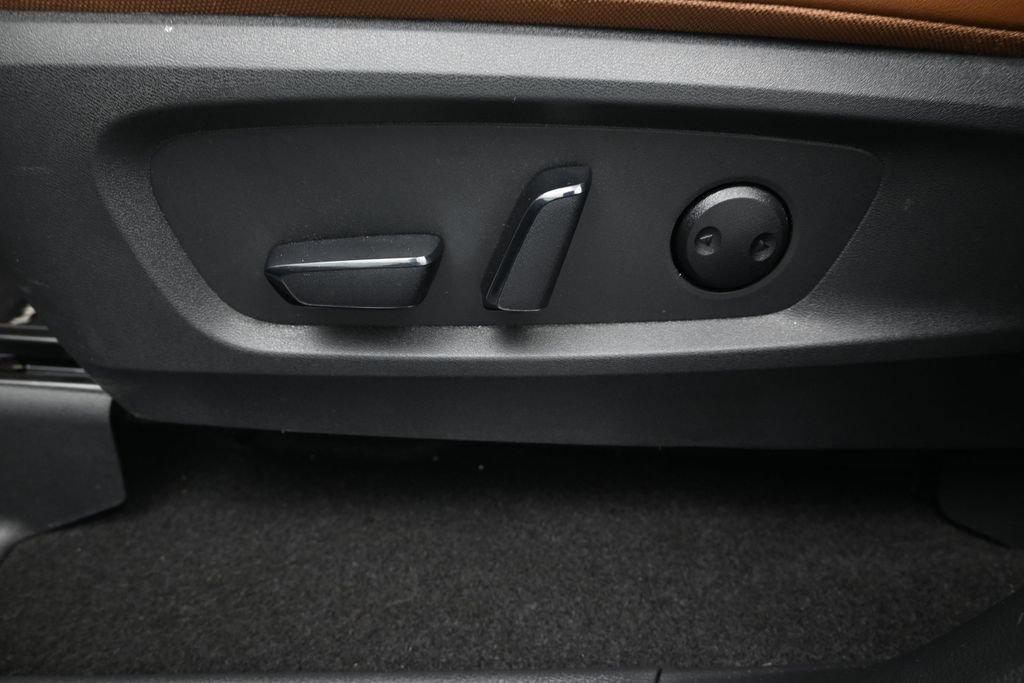 Used 2025 Nissan Pathfinder Platinum FWD image 23