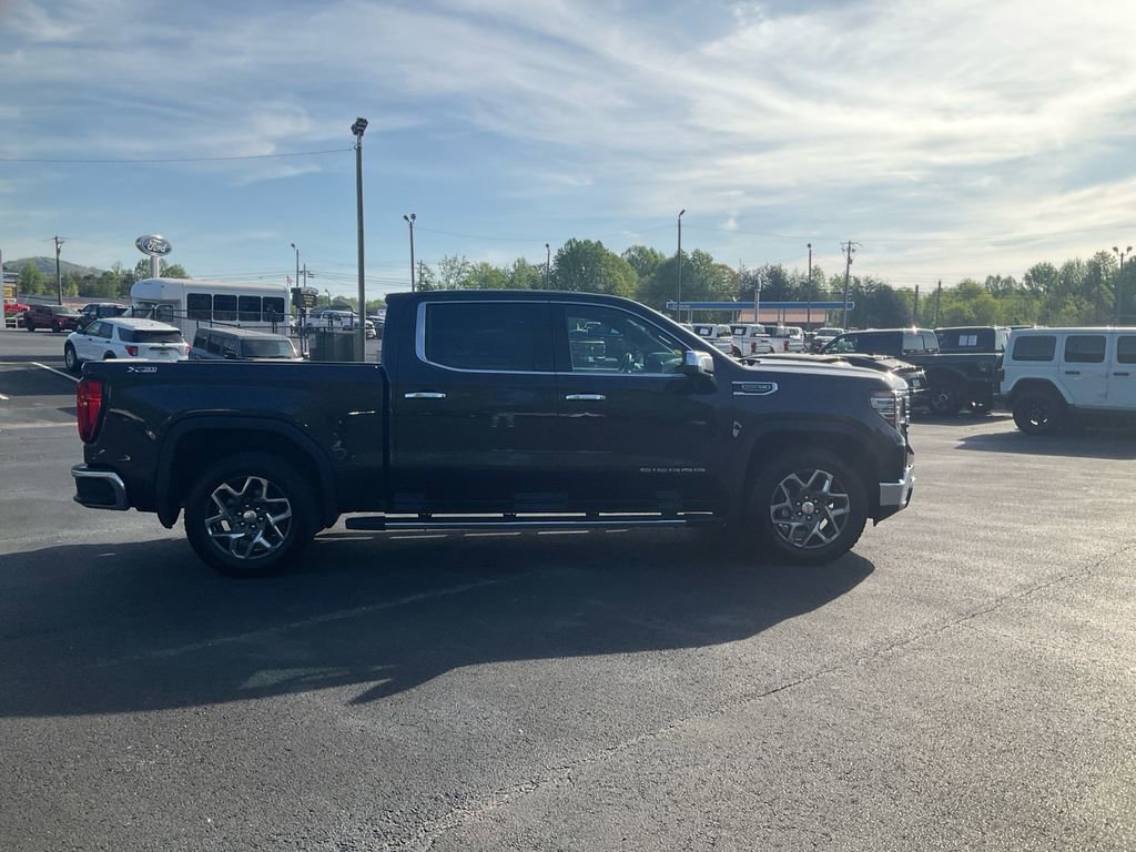 Used 2022 GMC Sierra 1500 SLT w/ SLT Premium Plus Package AWD/4WD image 4