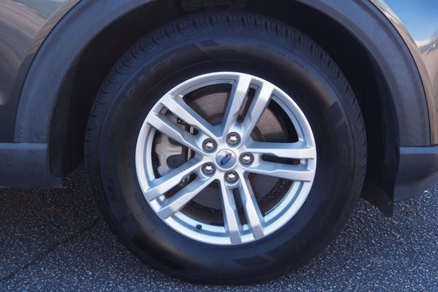 Certified 2020 Ford Explorer XLT w/ Equipment Group 202A image 9