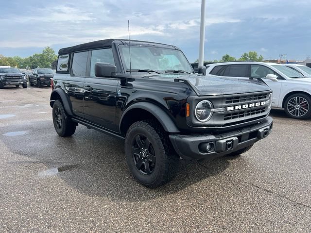 Certified 2024 Ford Bronco Black Diamond AWD/4WD image 3